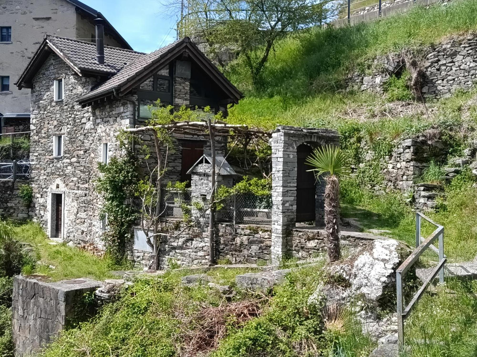 Rustico "Casa Di Sasso" Villa Intragna Luaran gambar