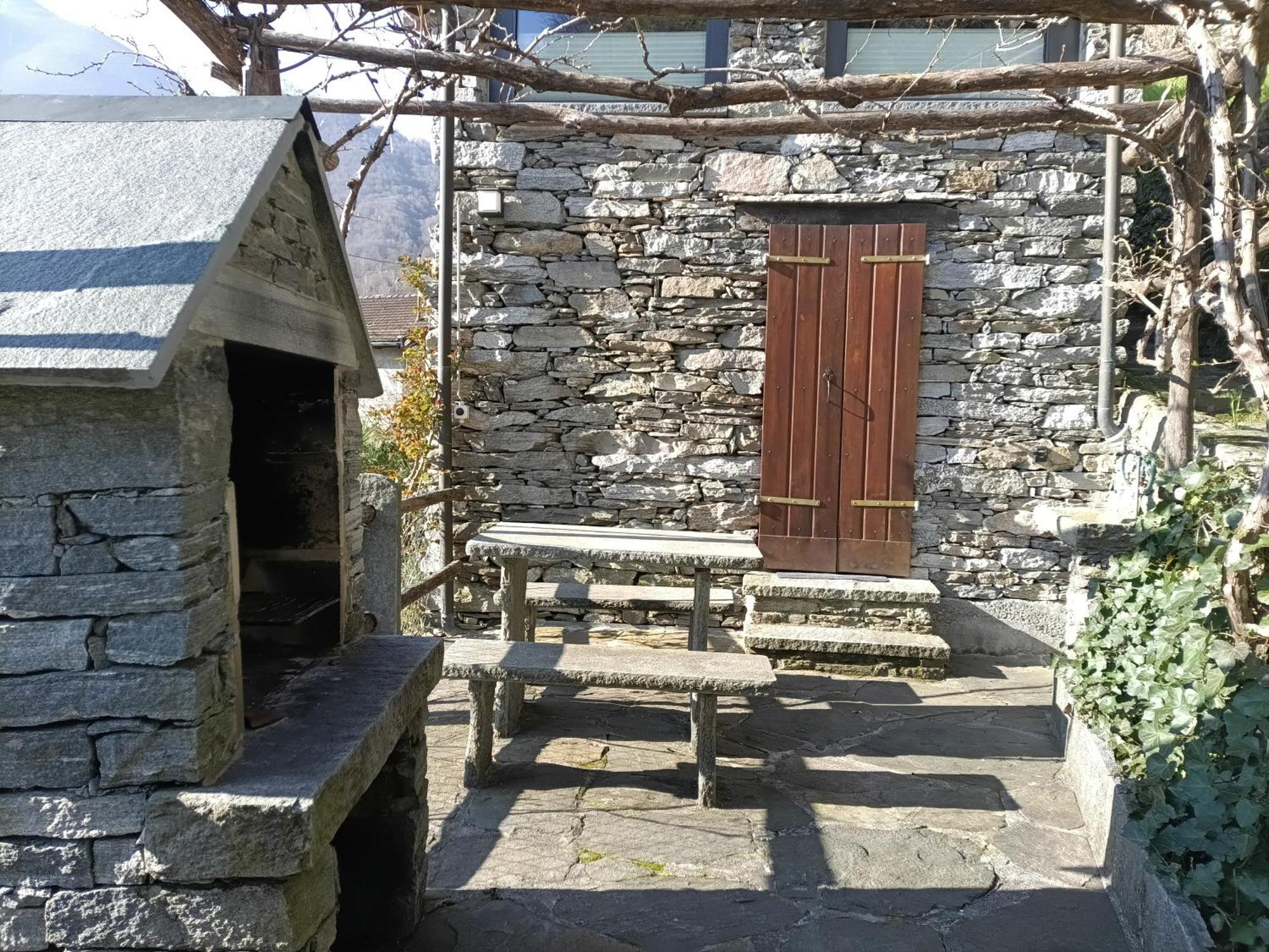 Rustico "Casa Di Sasso" Villa Intragna Luaran gambar