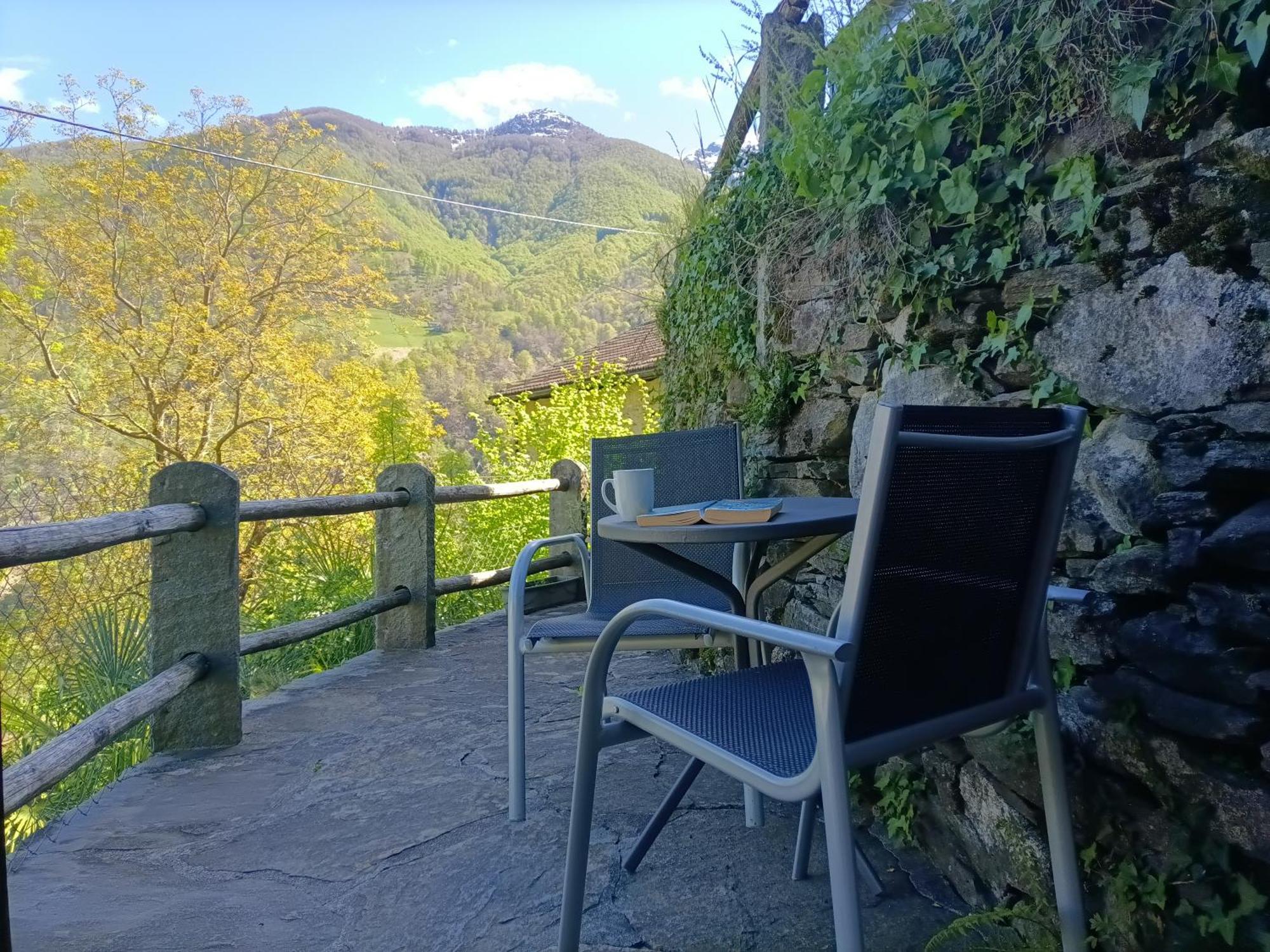 Rustico "Casa Di Sasso" Villa Intragna Luaran gambar